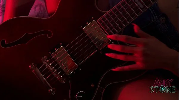 CANELA SKIN  CAME TO VISIT ME AND I TAKE HER PHOTOS.... THEN SHE OFFERED ME TO ... FUCK HER.. (first part video) videos