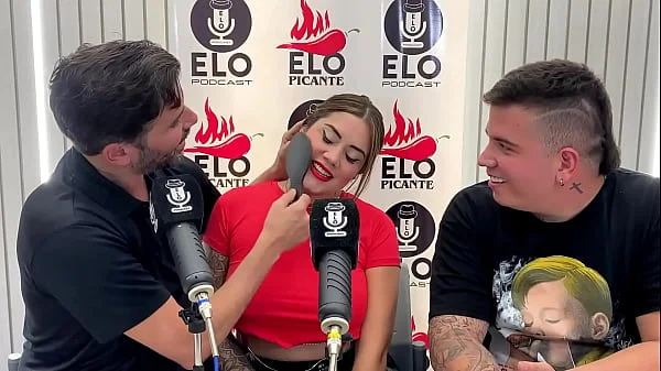 Entrevista con Elo Podcast termina en una mamada y mucho cum - Sara Blonde - Elo Picante videos