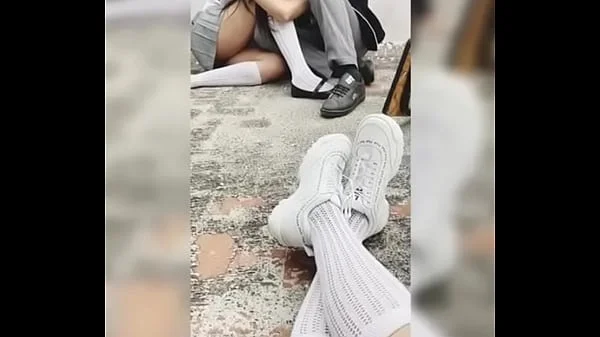 Mejores AMIGAS Estudiantes Putitas de la ESCUELA Técnica se Graban Chupándole la VERGA a un Wey y Cogiendo en la Escuela! Colegiala Mexicana Amateur Follando en Público, Alumnos Precoces! Parte 1 videos