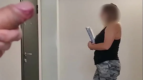The postwoman caught me jerking off in public near the apartment, she's schoked but she likes to peek videos