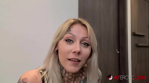 Tattooed babe Nayomi Sharp sucks Sascha's big cock videos