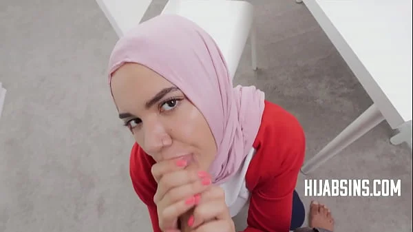 Teen Stepsis In Hijab Knows What The Price Is videos