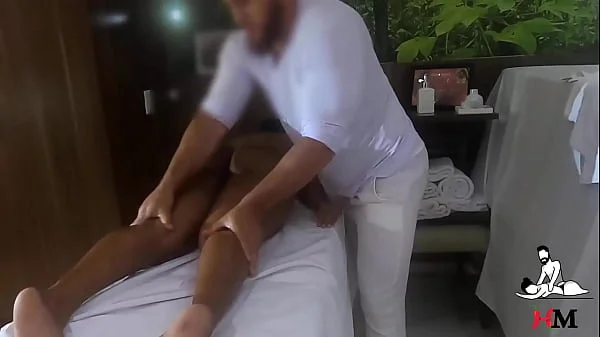 Pretinha gostosa ninfetinha tendo orgasmos pela primeira vez com massoterapeuta - VIDEO REAL videos