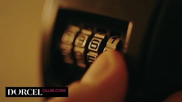 Mariska is waiting for 2 men for a torrid DP videos