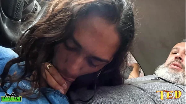 Ela é Uber e resolveu entrar na carona para contar suas aventuras no carro videos