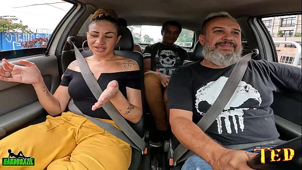 Casal de Swinger entra na carona e Sra Lovefire conta sobre seu GangBangs videos