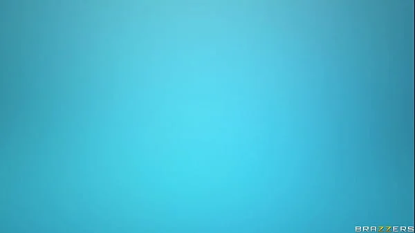 Pantsing My Friend's Stepmom - Hot Ass Hollywood / Brazzers  / stream full from www.zzfull.com/groc videos