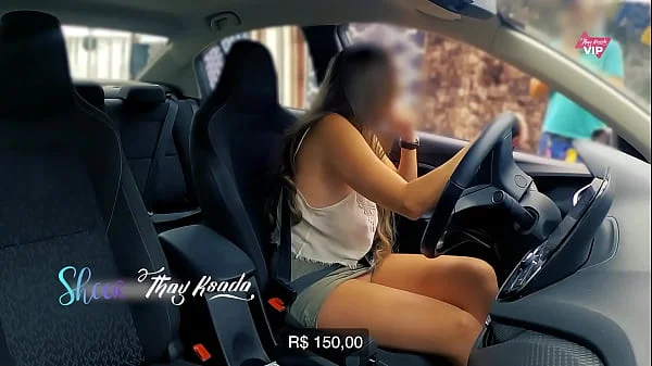 Gostosa sem calcinha se exibindo no carro para o vendedor de tapetes - com legendas em inglês videos