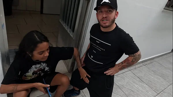 Pitoco chegou junto da ninfeta e quer meter o ferro videos