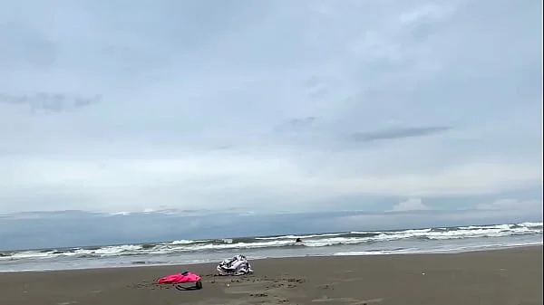 Transando em público na praia com a gostosa da Camila Vegas COMPLETO NO RED videos