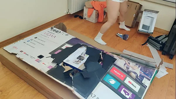 Stepsister receives anal internal cumshot through a hole in a box videos