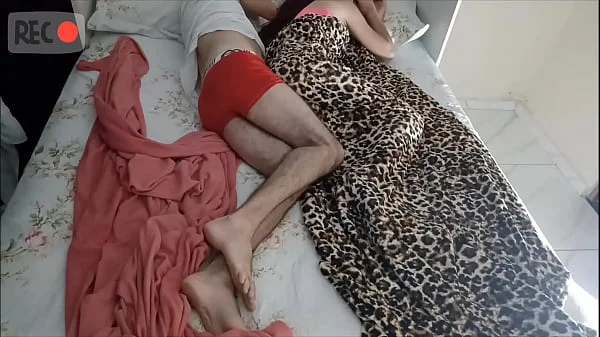 Amiga de quarto teve que dividir a cama comigo devido a reforma videos