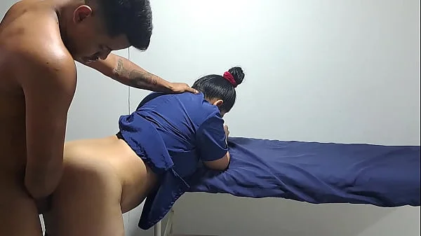 Un masaje relajante para este sexy chico, me pone tan cachonda pt4 Terminamos follando bien rico videos