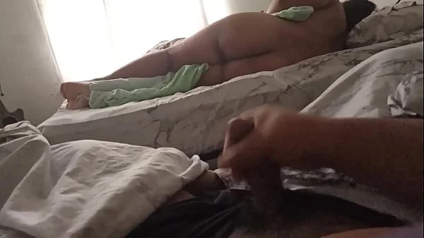 Me masturbo espiando a mi hijastra videos