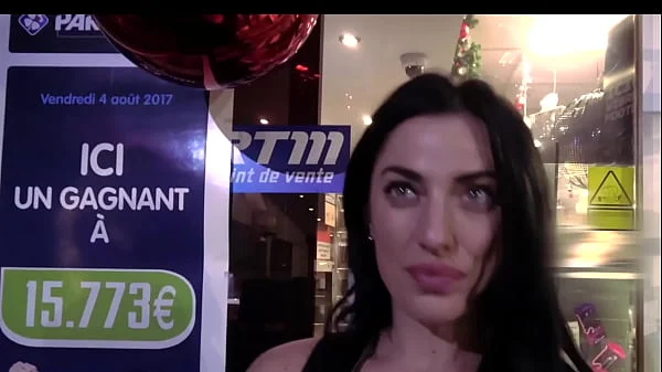 Sabrina, belle italienne, veut une bonne bite française videos