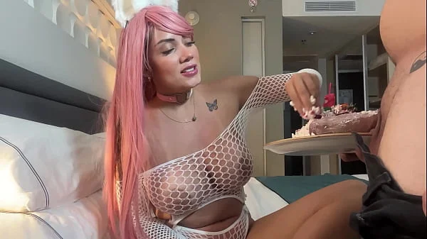 tik toker colombiana es follada por un fan que le llevo un regalo por el cumpleaños - Sara Blonde videos