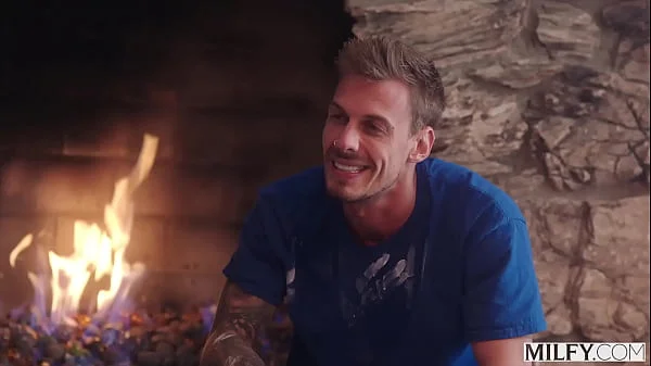 MILFY Cock-hungry realtor Penny can't resist his hard dick videos