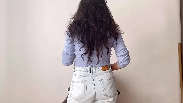 Chica asiste a entrevista falsa para ser actriz porno, se folla con otra chica! videos