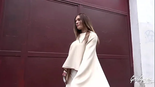 Kitana, la bombe atomique que tout le monde s'arrache videos