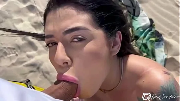 Não aguentei, tirei meu biquíni na praia e sentei no cacete do meu namorado - Drii cordeiro videos