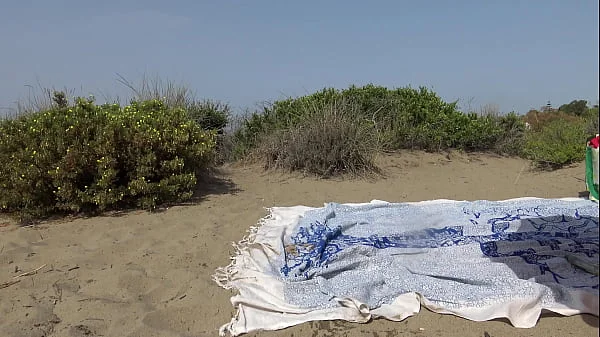 Hot brunette milf masturbating and squirting on public beach videos