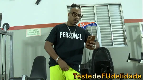 Peguei meu personal comendo a prima peituda na academia videos