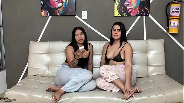 La pelicula termino en un gran trio con mi novia y su mejor amiga HISTORIA COMPLETA videos