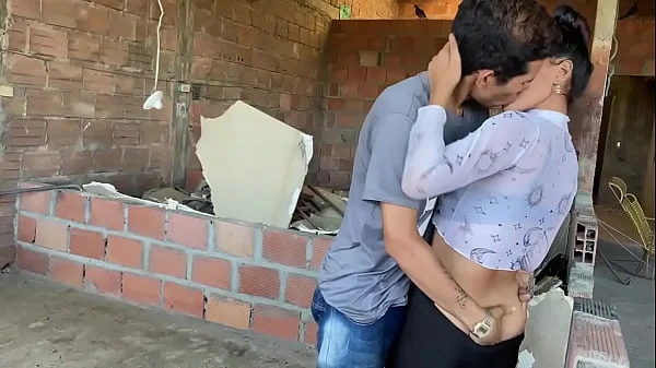 Mi vecino me ayuda con daños de la luz y le doy las GRACIAS CON SEXO videos