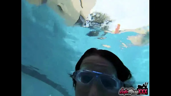 Brunette Cougar Sofie Marie Plays Her Pussy While Underwater videos