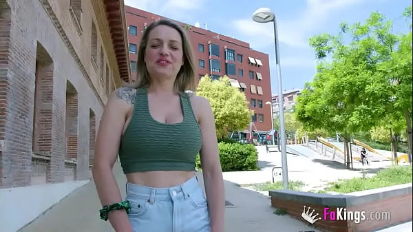 PonBucks is back! Goddess Lara Cruz calls someone while fucking videos