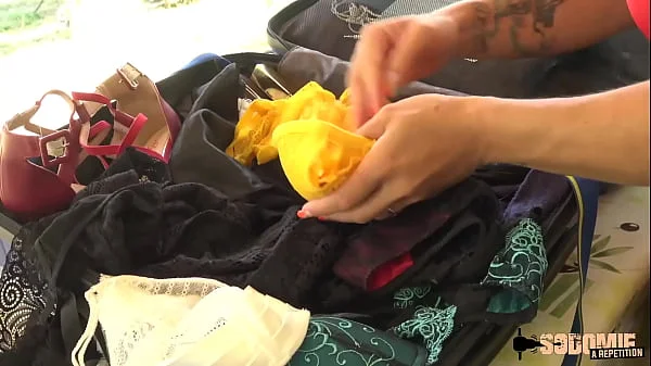 Marie et Candie se font baiser au bord de la piscine videos