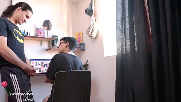 Me atrapa mi primo fumando y me dejó llenar el coño para que no hable - Veronika Boss videos