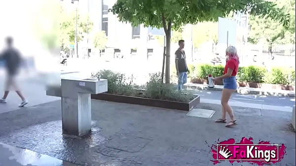 No summer without a kiss! Sandra kisses random dudes in the street and picks one of 'em up videos