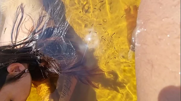 Na Praia Novinha Ficou Com Vergonha de Continua Mamando Por Causa de Estranhos Olhando | Halloween videos