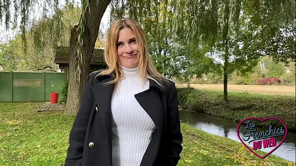 Rose, magnifique blonde de 22ans, adore le sexe videos