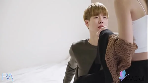 Taiwanese girl Li Zhiyan had a footjob and fucking hard with her boyfriend. videos