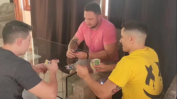 Meu marido chamou os amigos para irem em casa e eu dei pra todos! videos