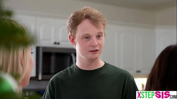 Santas helpers are stepsister Jill Kassidy and her latina BFF Xxlayna Marie videos