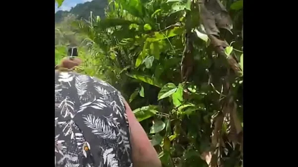 Entramos numa trilha pra fazer uma suruba na praia videos