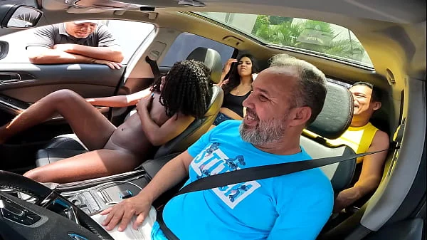 A preta carioca iniciante pelada nas ruas e leva linguada do frentista - Alicia Ribeiro videos