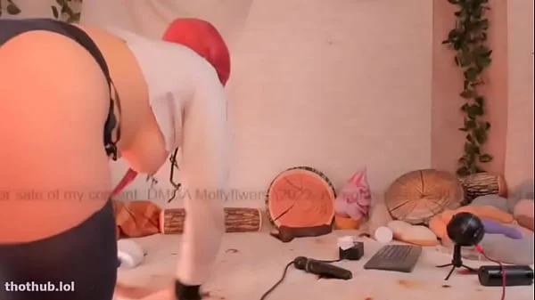 Cosplayer culona jugando con un dildo videos