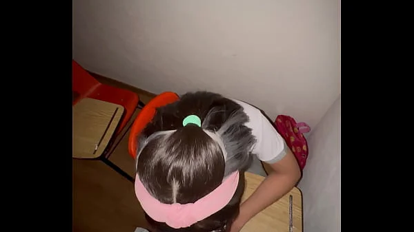 Colegiala Mexicana DANDO SENTONES en el SALON!! Estudiantes NO se AGUANTARON LAS GANAS! Chupando VERGA y SENTONES en la ESCUELA! Colegiala Mexicana en HD! videos