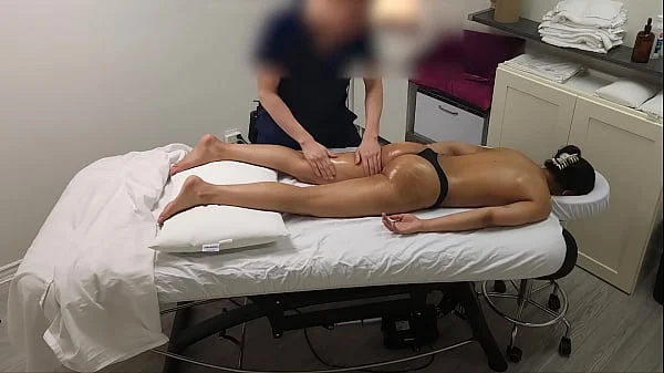 Sarah, a young Indian college student with sexy natural body had her unforgettable first massage. videos