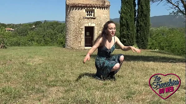 Amandine, 18ans, va s'occuper de trois mecs videos