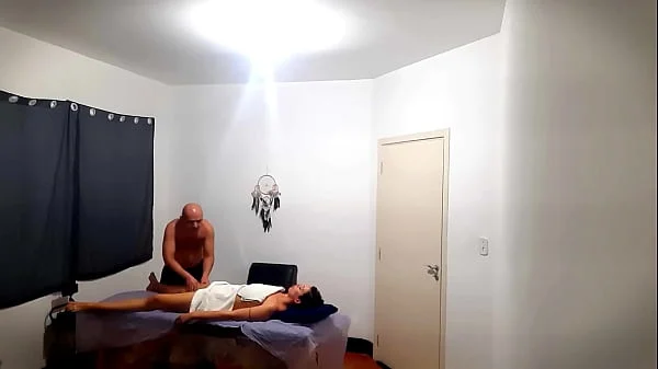 She went to get a massage but was surprised by the therapist who ejaculated in her videos