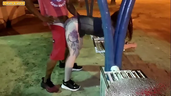 UM CARA FUDIDO NAO PODE PAGA O MOTEL E QUIS SEXO COM DUAS GAROTAS EM PRAÇA APOS UMA FESTA EM CIDADE DO ENTERIOR videos