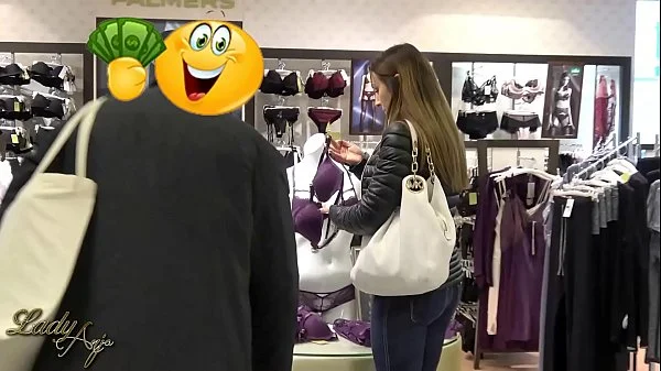 Geldherrin: Geldsklave übernimmt die Rechnungen videos