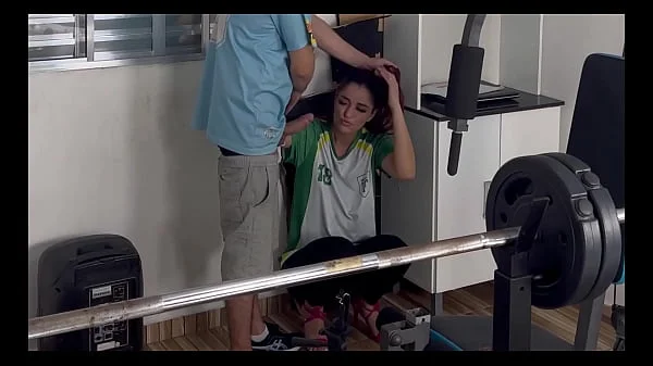 Patrão fode sua funcionária por promoção videos