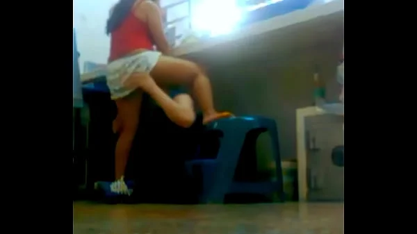 mientras estoy trabajando el hijo del patrón me mete la verga. videos