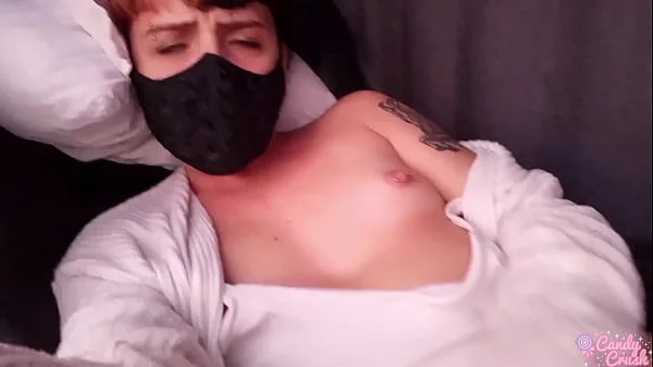 Garota safadinha, pelada se masturbando no ônibus de viagem videos